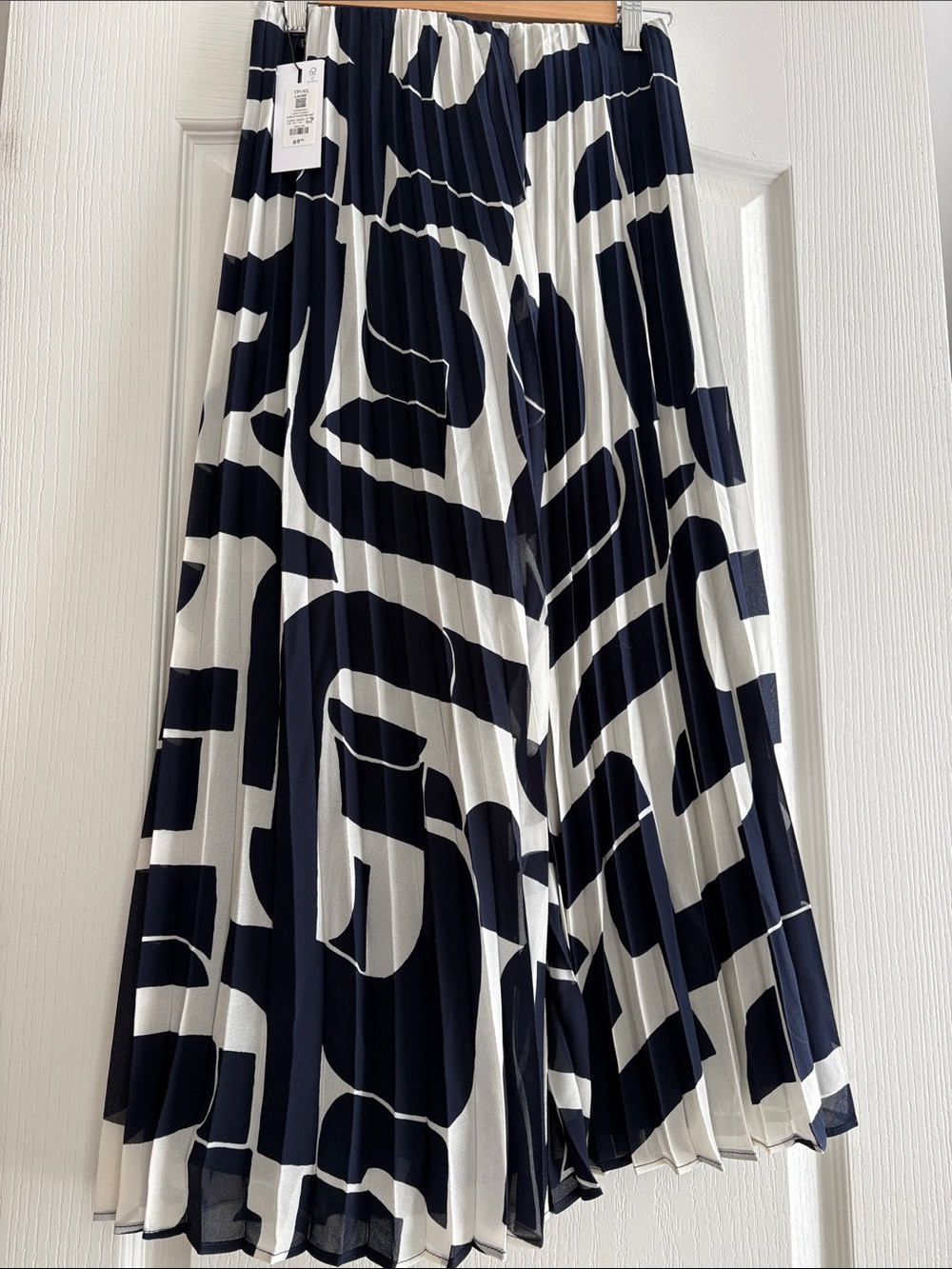 Pleated Navy and White Graphic Midi Skirt dynamite